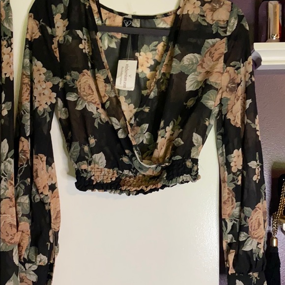 Skirt and shirt matching - Picture 3 of 5